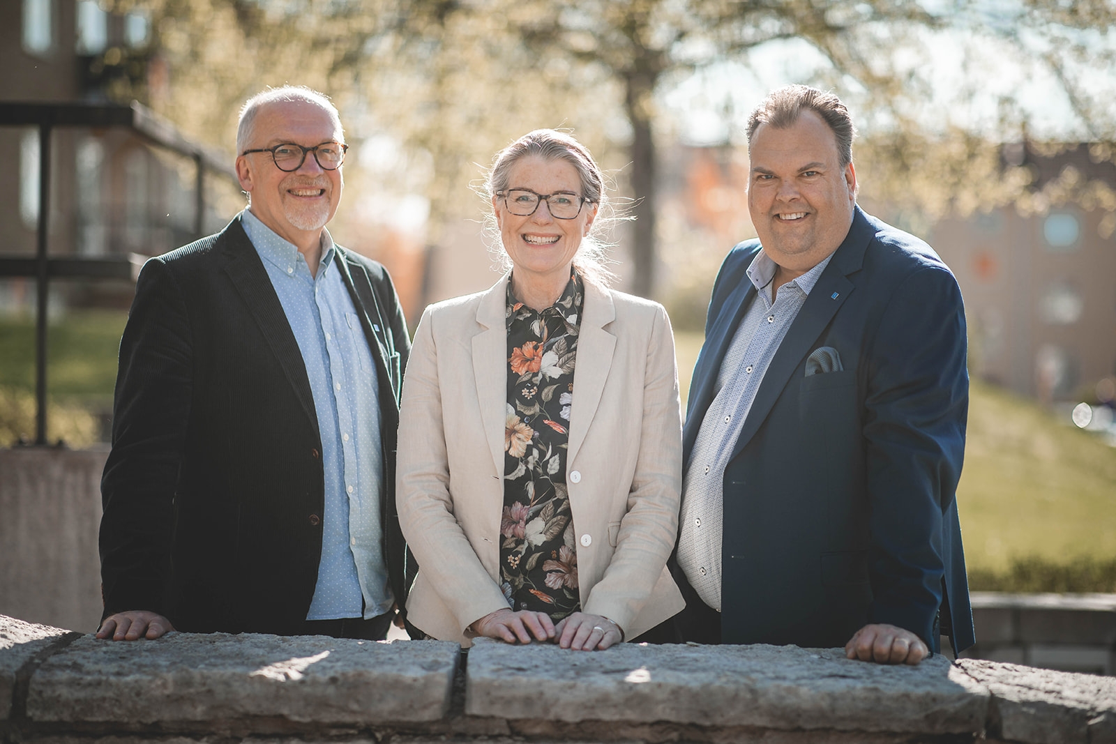 KD Falköping – grupporträtt utomhus med mjuk bakgrund