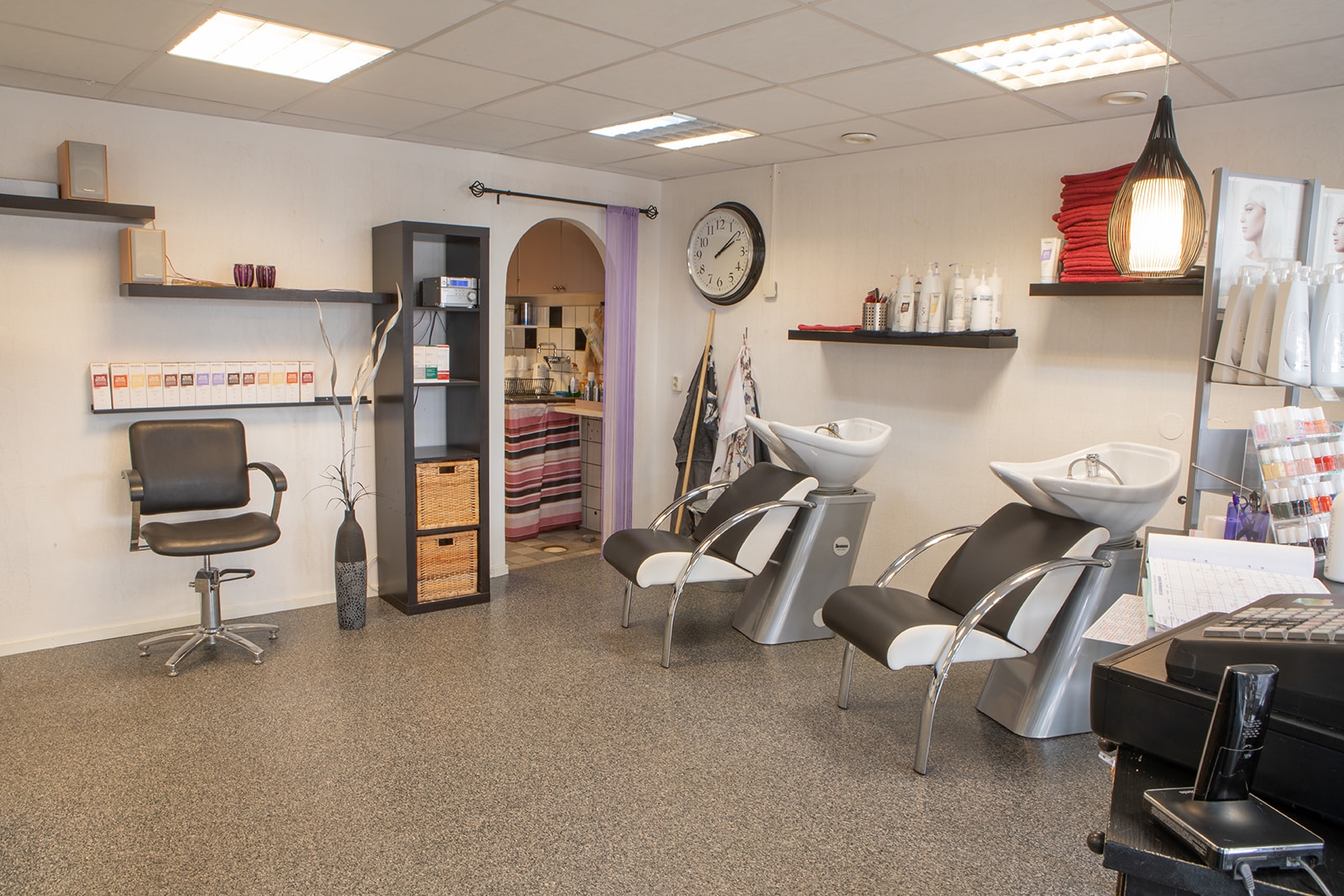 SBB – interiör av salongslokal med stolar och inredning