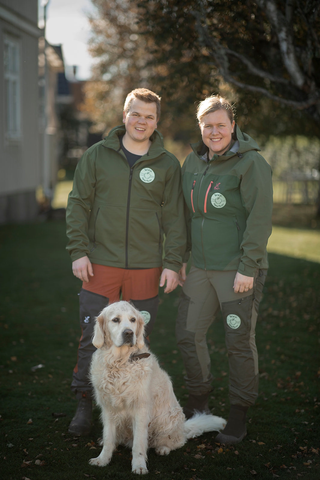 Slutarps mobila musteri – porträtt av ägarna med hund