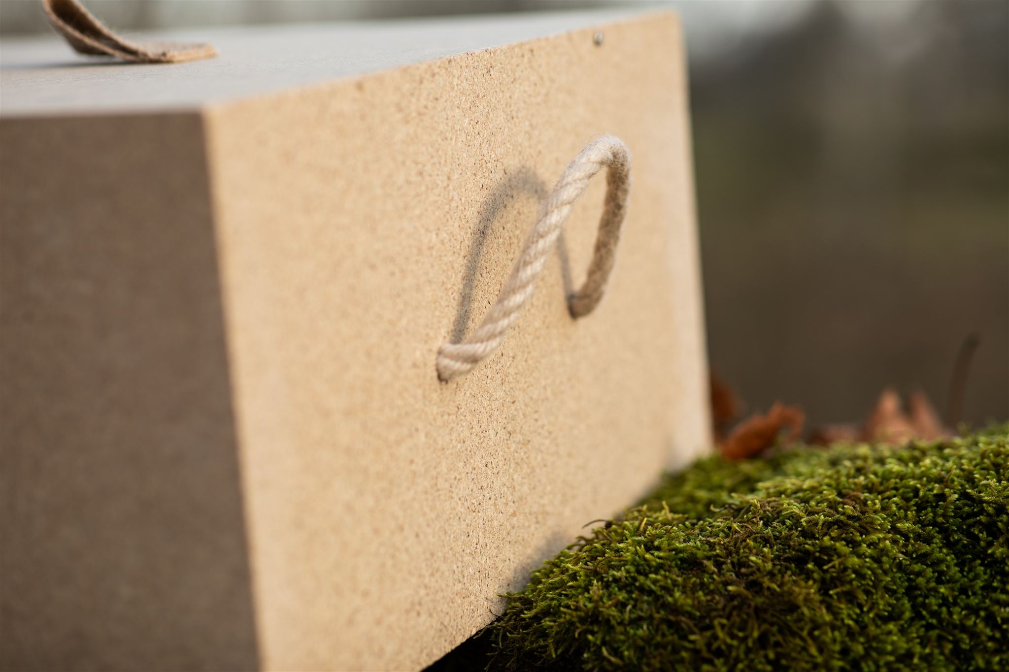 Minventa – närbild på handtag och material på kista