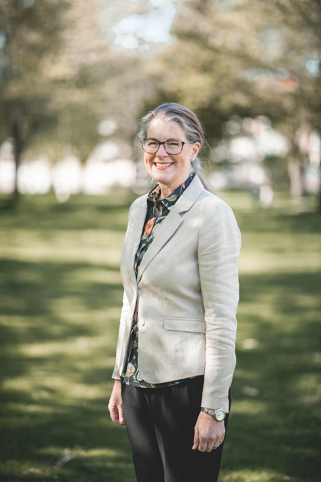 KD Falköping – porträtt utomhus i parklik miljö