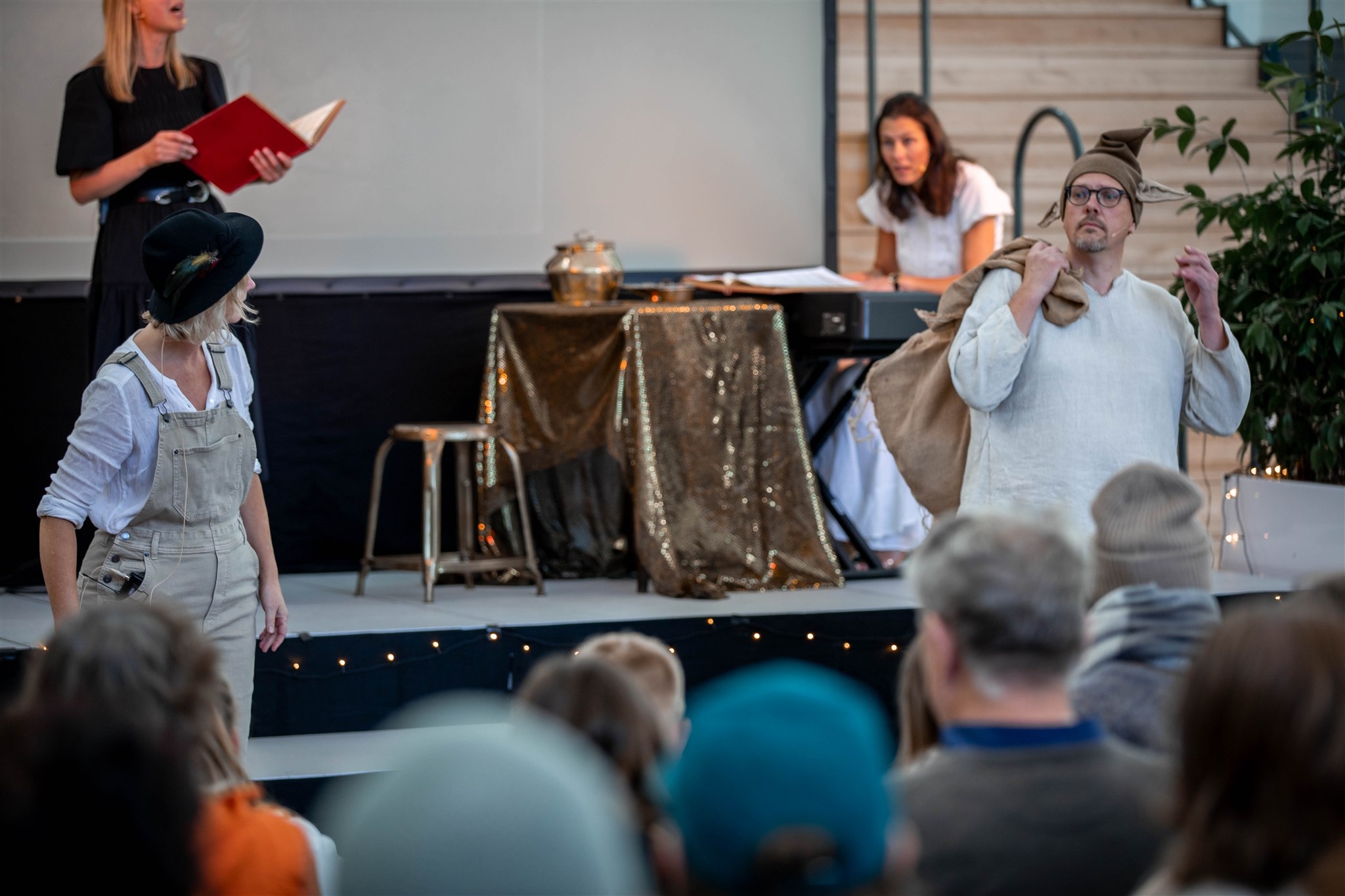 Bauer Quartet – scenbild med skådespel och publik i förgrunden